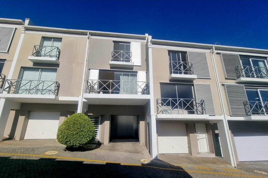To Let 2 Bedroom Property for Rent in Green Point Western Cape